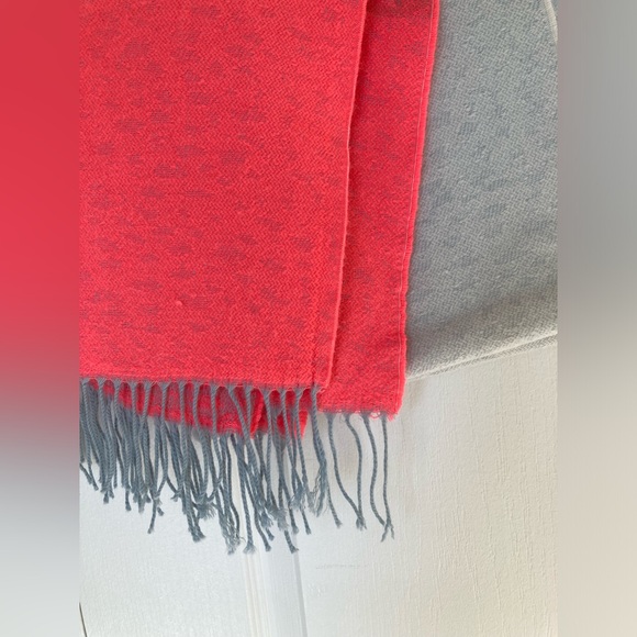 Gap scarf, soft and warm, perfect condition! - Picture 6 of 8